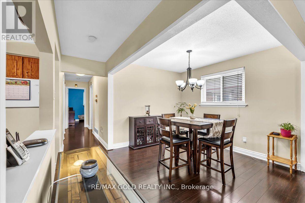 53 Dorchester Drive, Brampton, Ontario  L6T 3E2 - Photo 17 - W12290492