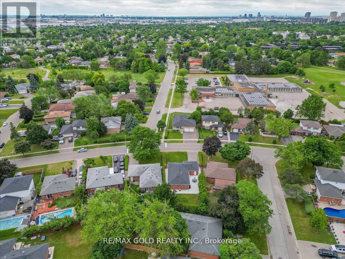 53 Dorchester Drive, Brampton, Ontario  L6T 3E2 - Photo 50 - W12290492