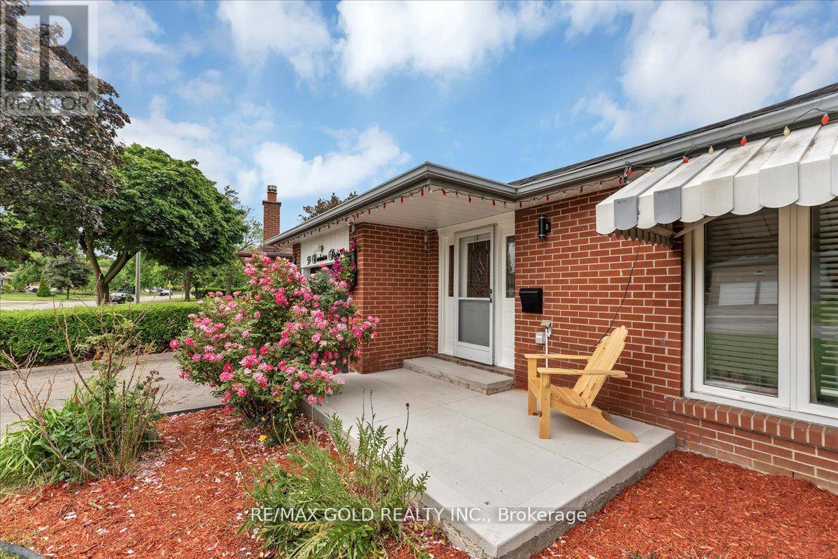 53 Dorchester Drive, Brampton, Ontario  L6T 3E2 - Photo 8 - W12290492