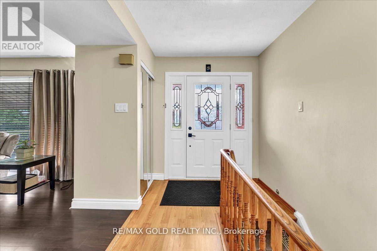 53 Dorchester Drive, Brampton, Ontario  L6T 3E2 - Photo 9 - W12290492