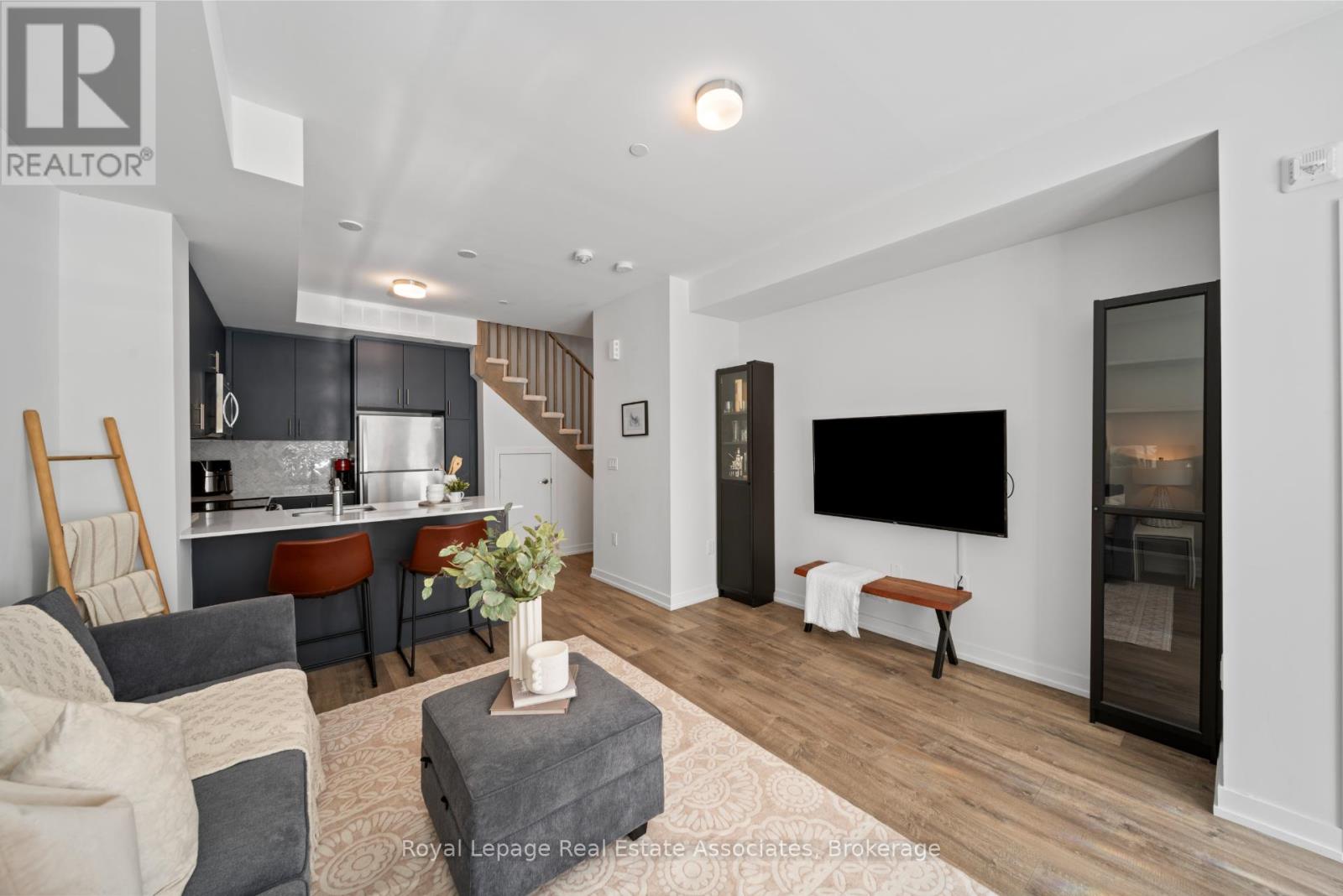 Property at 10 - 3546 COLONIAL DRIVE image 4