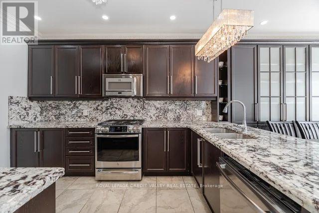 252 Bonnieglen Farm Boulevard, Caledon, Ontario  L7C 3Y4 - Photo 17 - W12290601