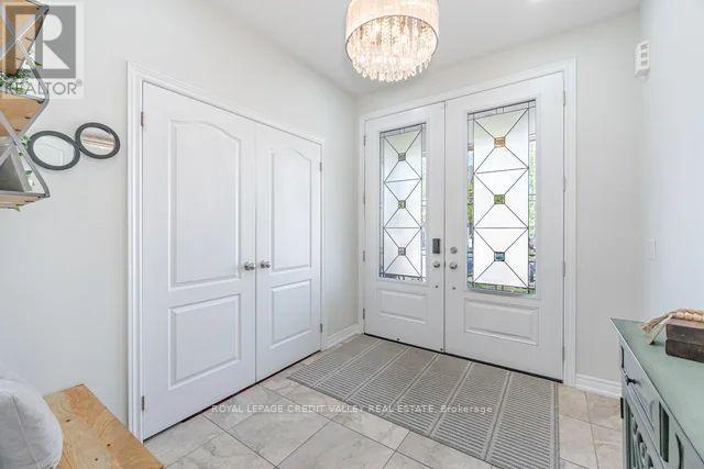 252 Bonnieglen Farm Boulevard, Caledon, Ontario  L7C 3Y4 - Photo 6 - W12290601