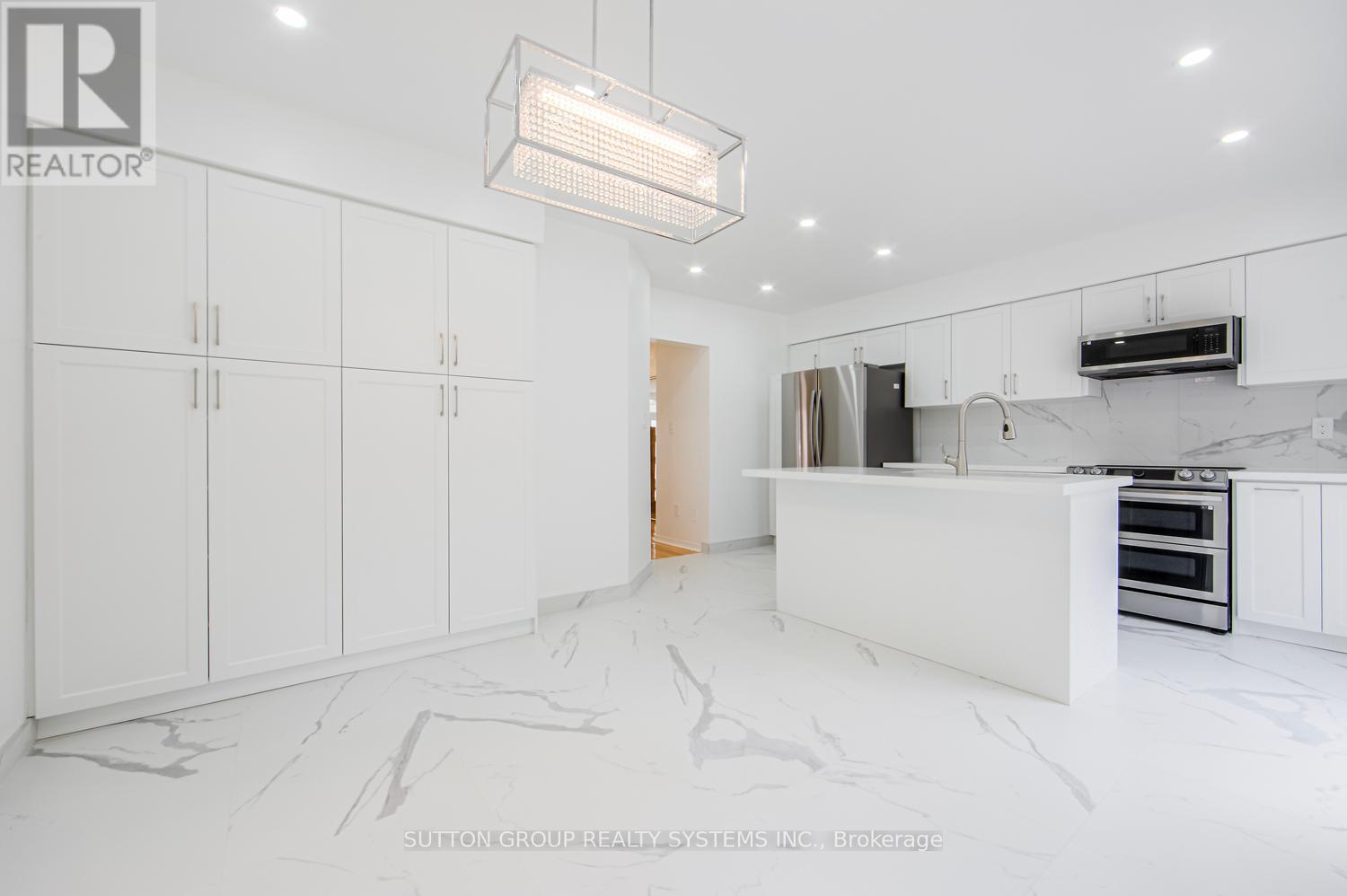 2029 Westmount Drive, Oakville, Ontario  L6M 3P9 - Photo 16 - W12287445