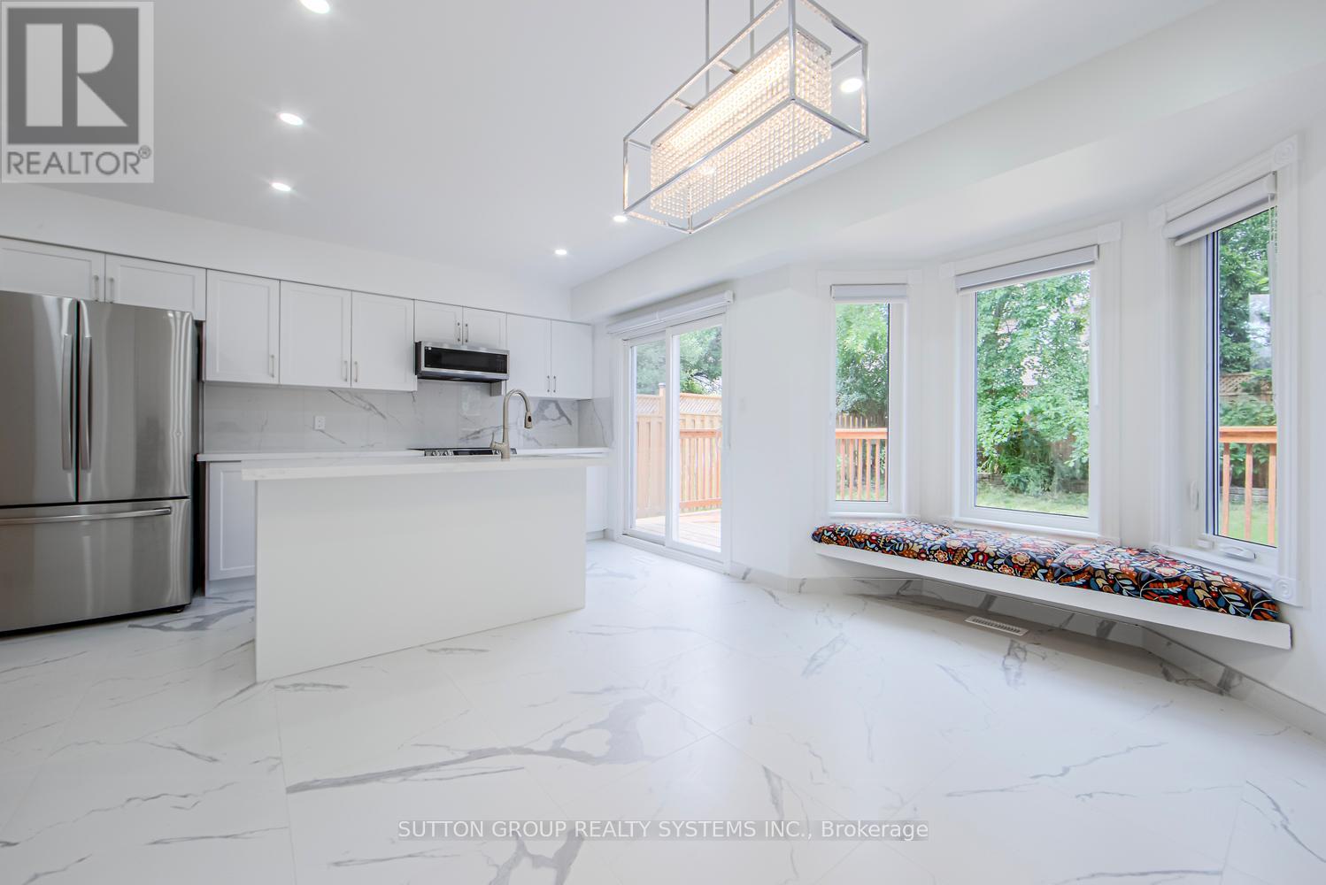 2029 Westmount Drive, Oakville, Ontario  L6M 3P9 - Photo 18 - W12287445