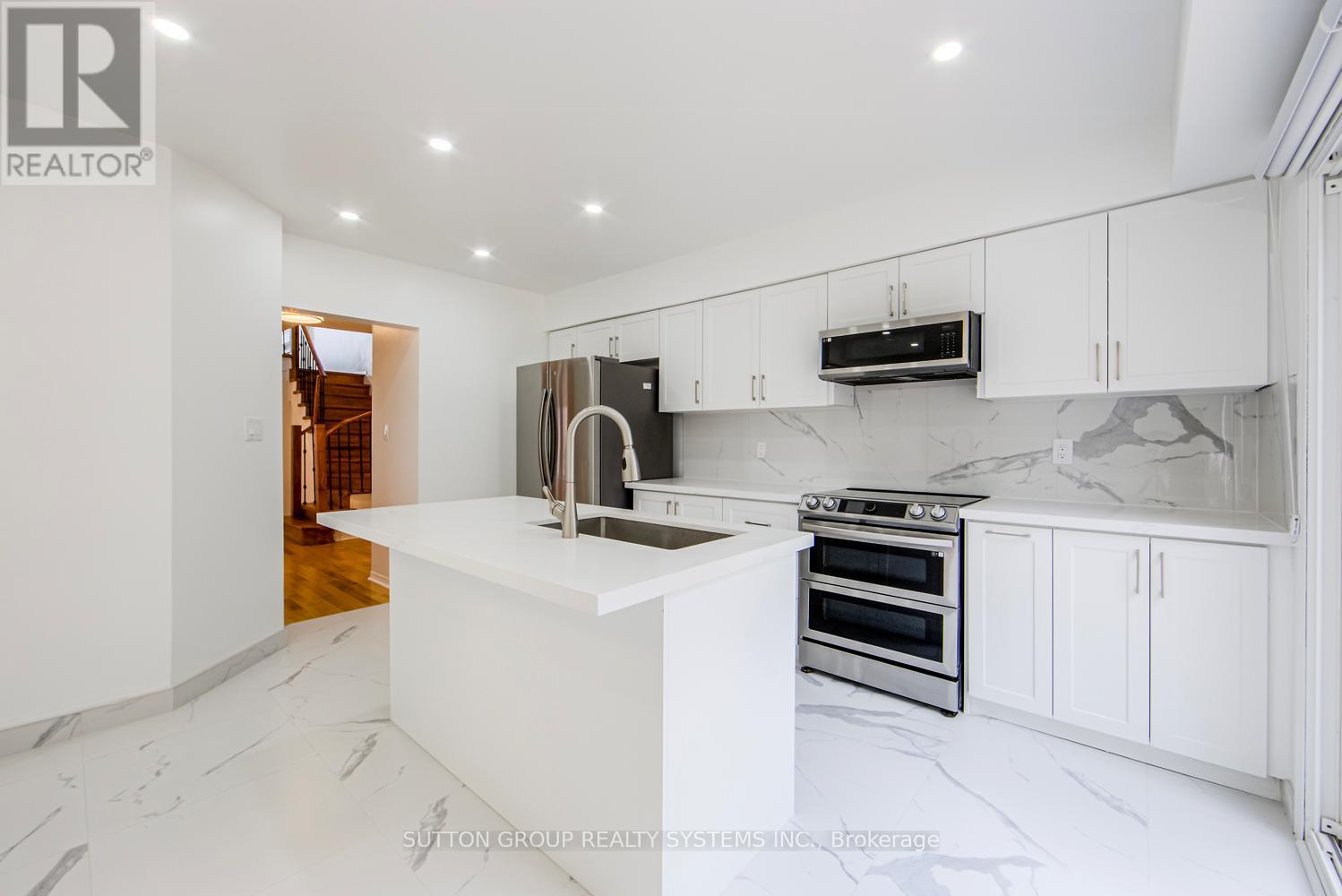 2029 Westmount Drive, Oakville, Ontario  L6M 3P9 - Photo 14 - W12287445