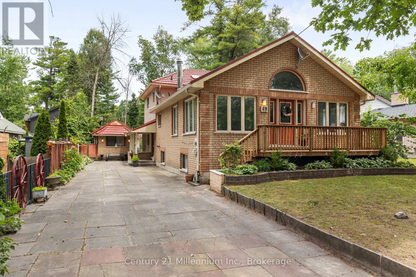 Property at 49 32ND STREET N image 2