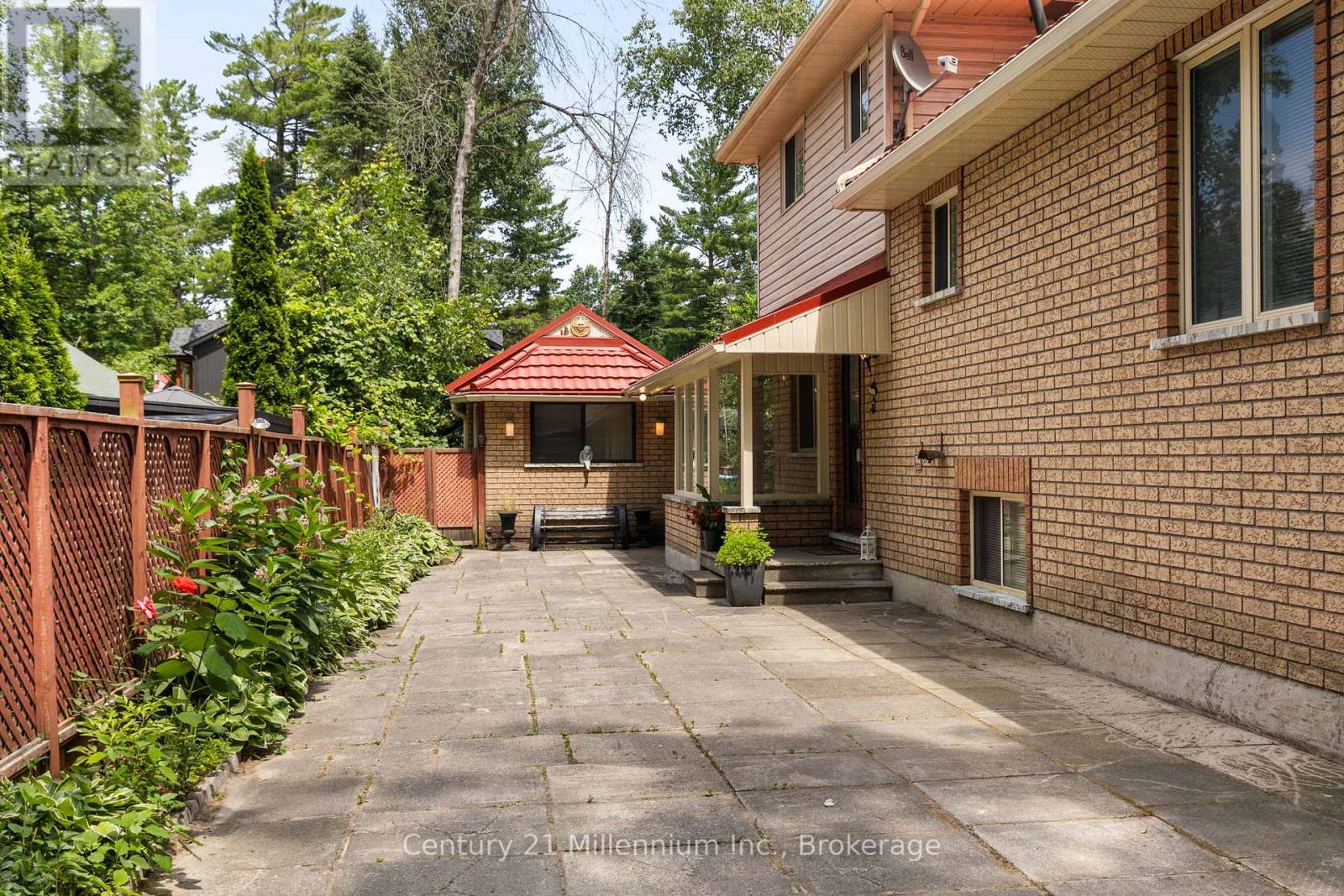 Property at 49 32ND STREET N image 3