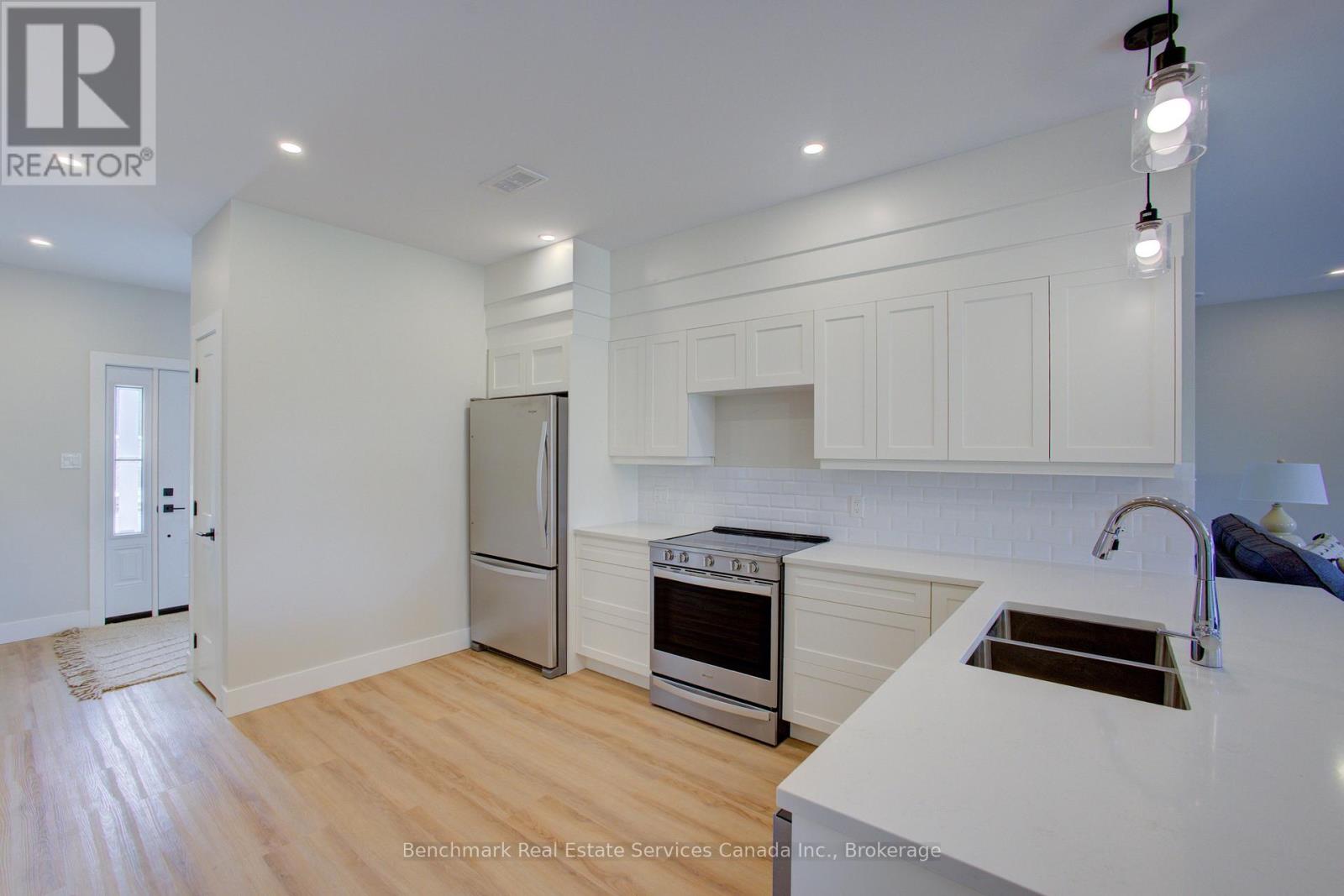 38 - 1182 Queen Street, Kincardine, Ontario  N2Z 1G4 - Photo 15 - X12290757