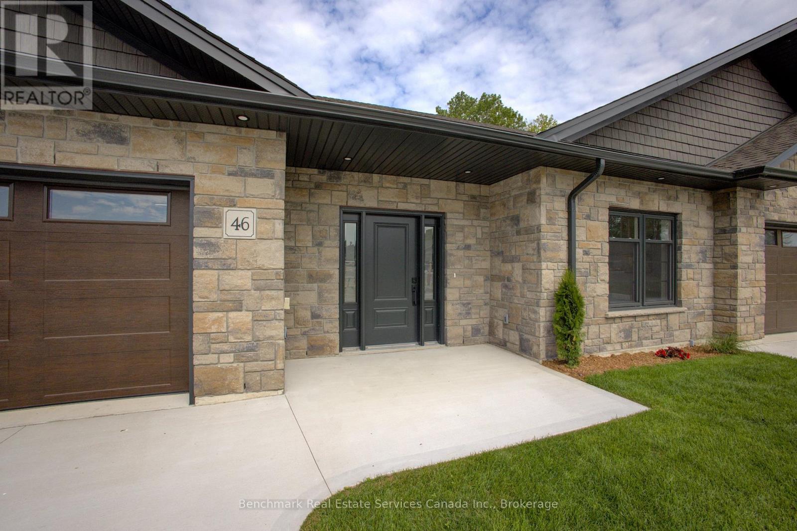 52 - 1182 Queen Street, Kincardine, Ontario  N2Z 1G4 - Photo 4 - X12290812