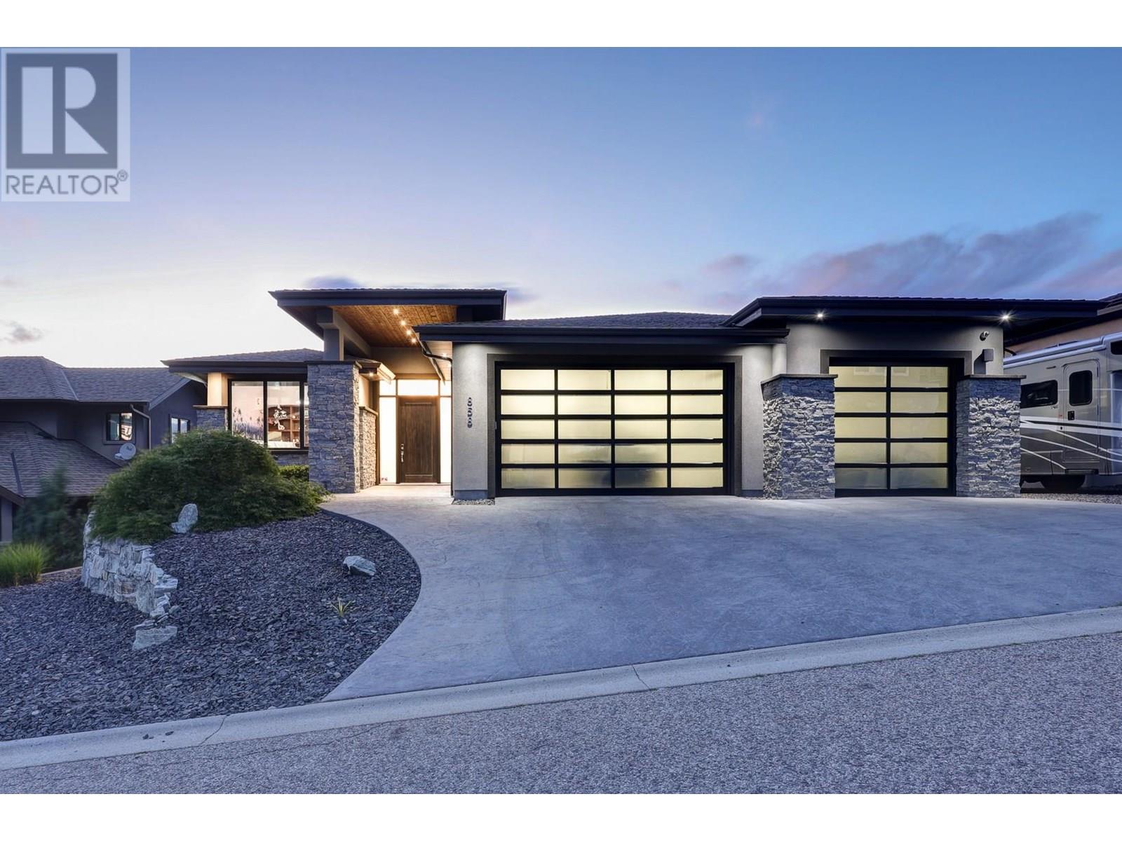 Property at 858 Clarance Avenue image 1