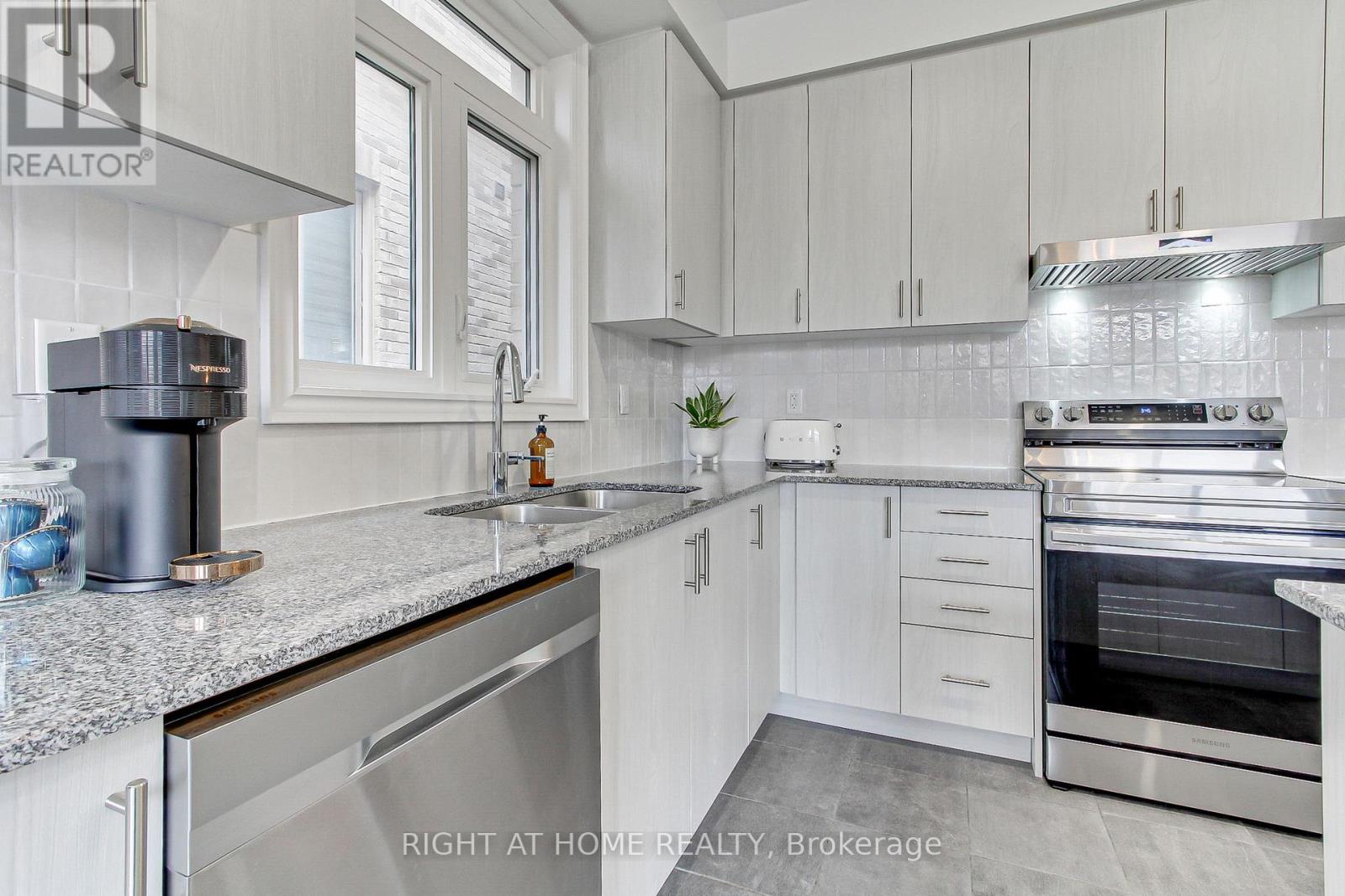 Property at 29 PEAR BLOSSOM WAY image 4