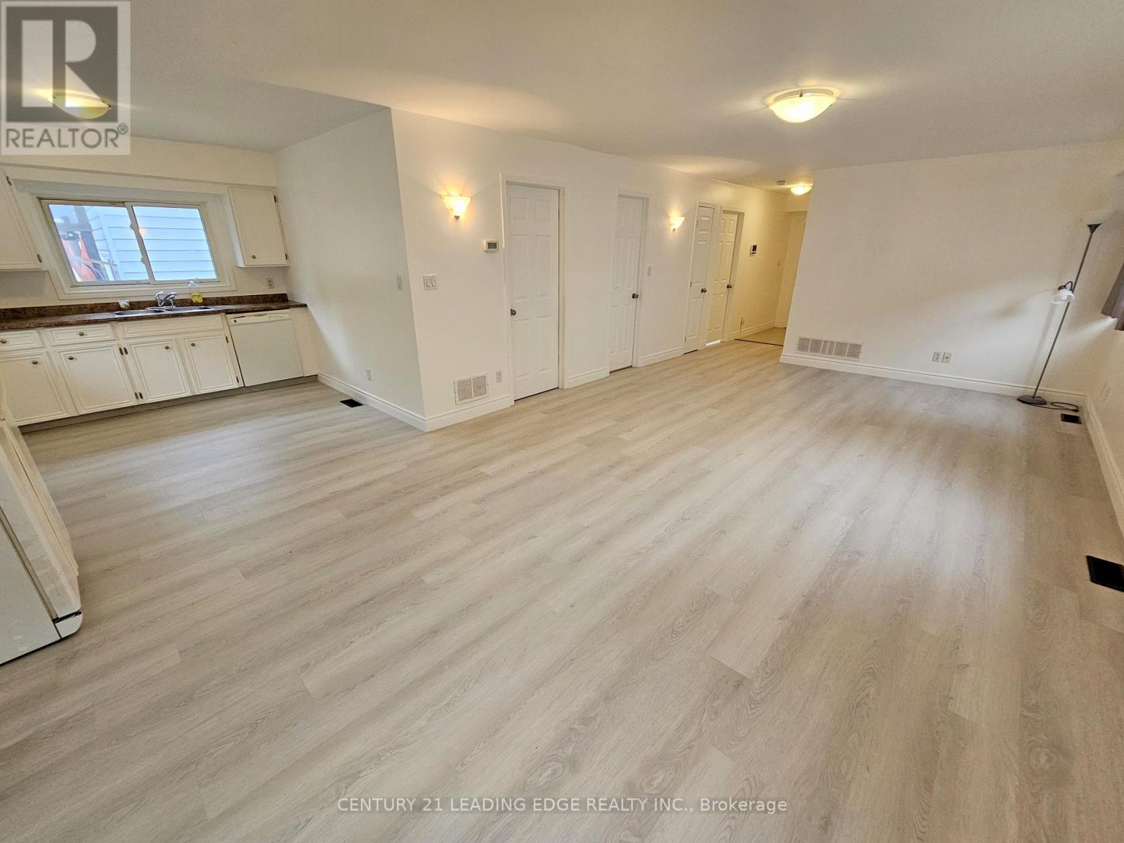 261 Parkway Avenue, Georgina, Ontario  L4P 2W1 - Photo 3 - N12290730