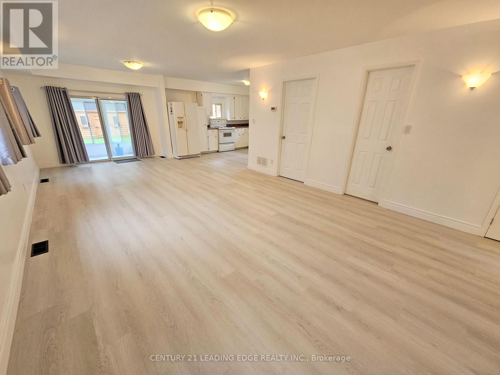 261 Parkway Avenue, Georgina, Ontario  L4P 2W1 - Photo 5 - N12290730