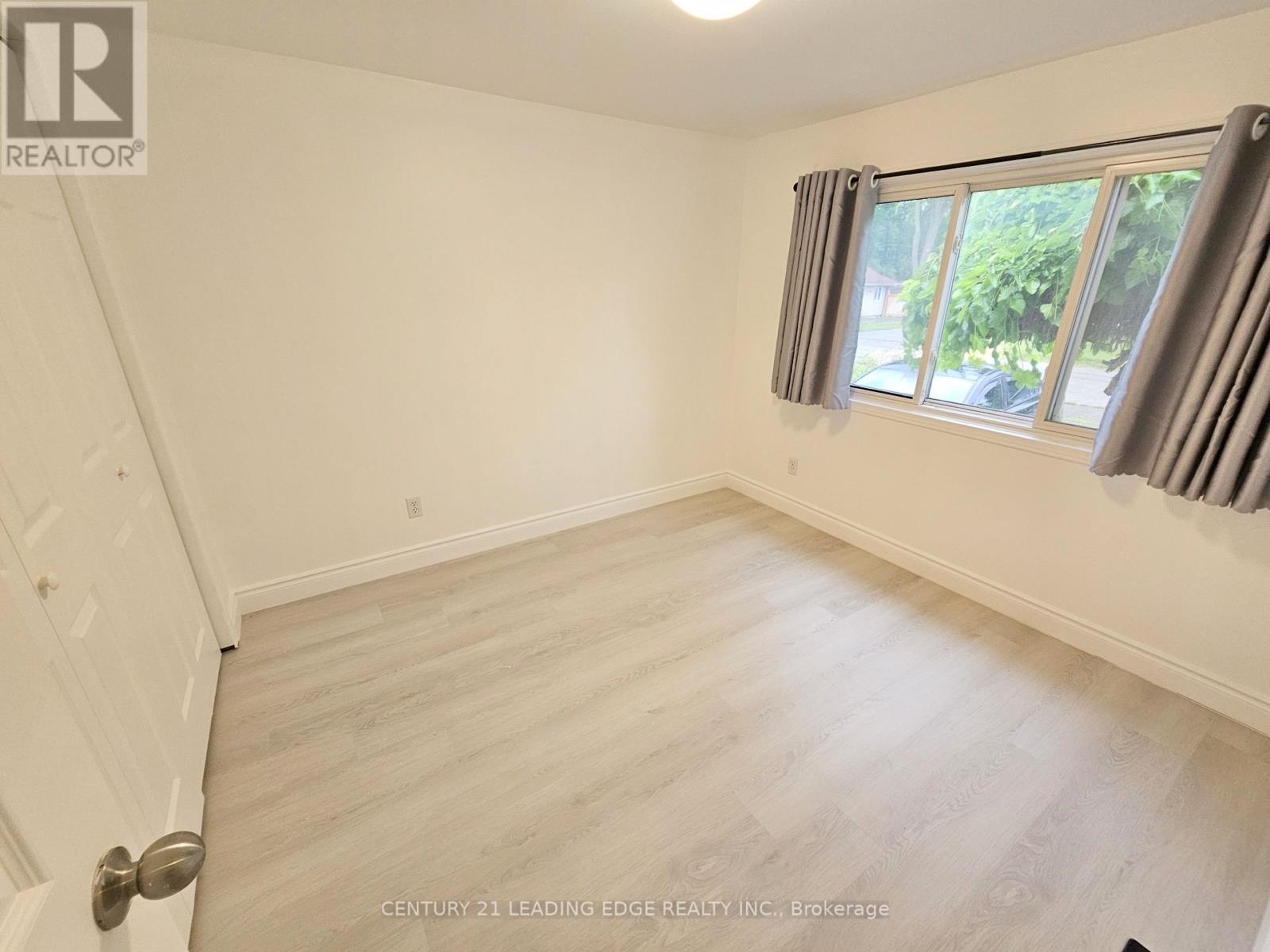 261 Parkway Avenue, Georgina, Ontario  L4P 2W1 - Photo 7 - N12290730