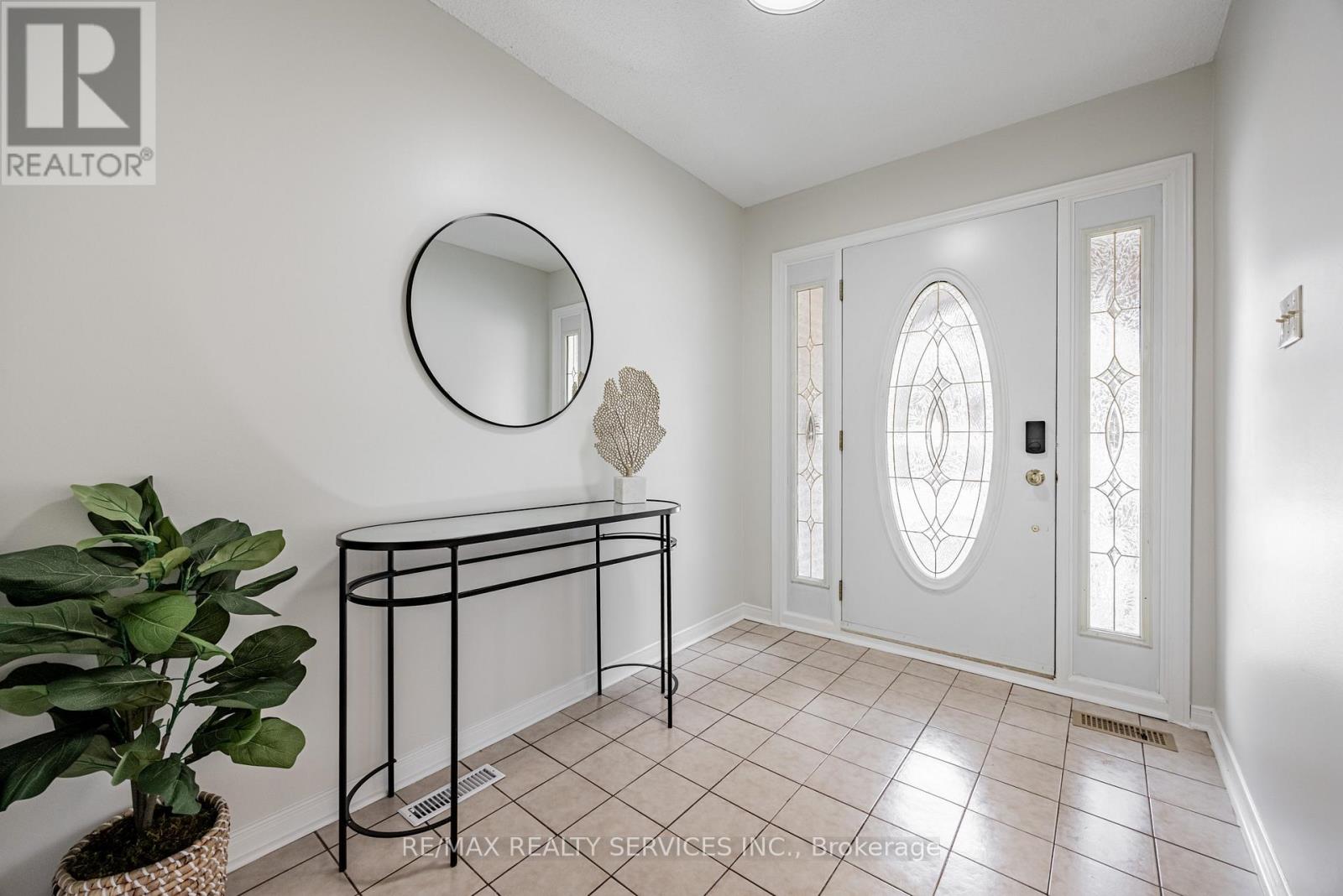 Property at 9 GARVIEW COURT image 3