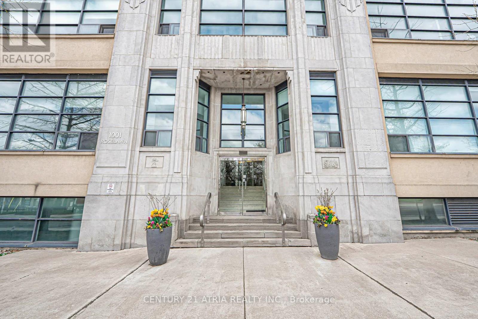 318 - 1001 Roselawn Avenue, Toronto (Briar Hill-Belgravia), Ontario  M6B 4M4 - Photo 3 - W12290727
