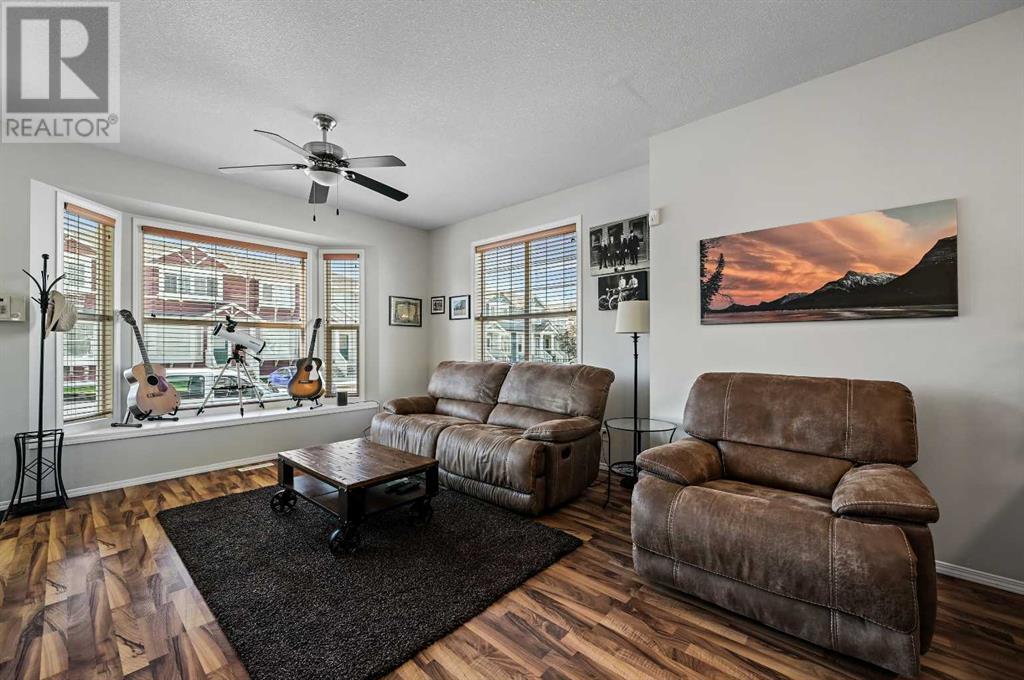 Property at 701, 703 Luxstone Square SW image 2