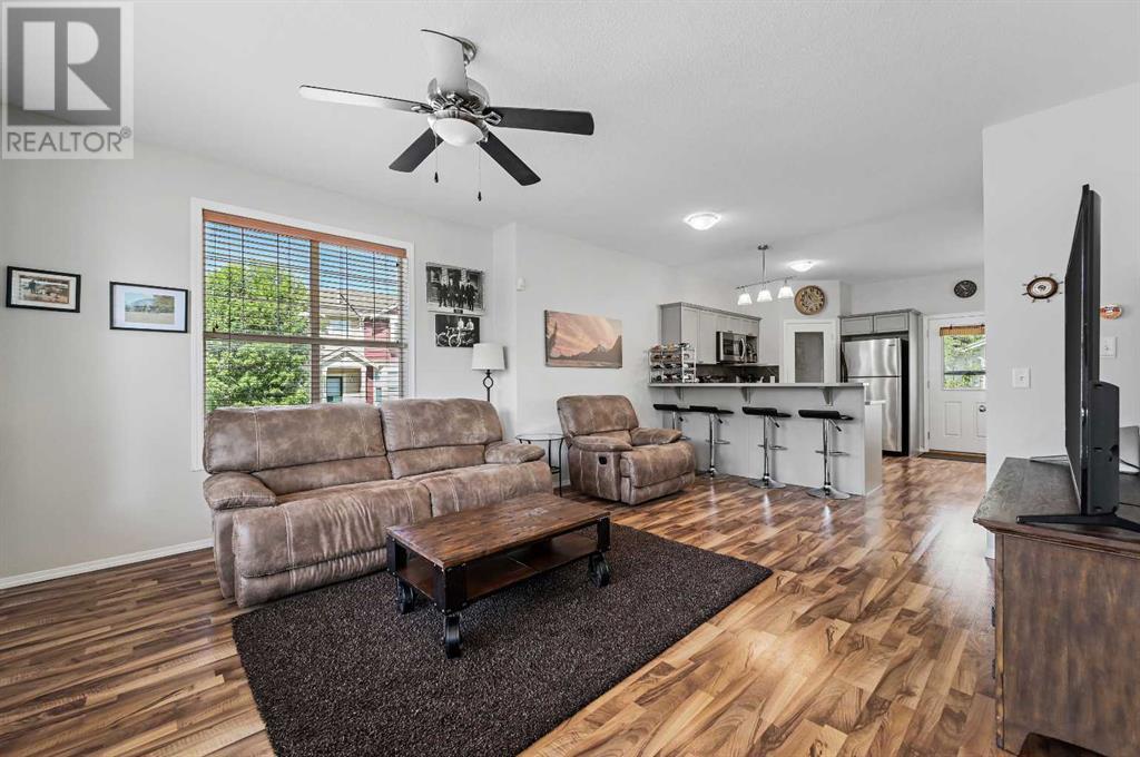 Property at 701, 703 Luxstone Square SW image 3