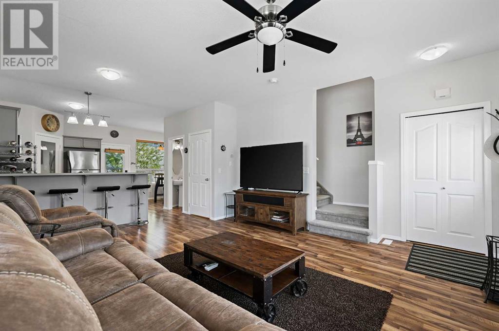 Property at 701, 703 Luxstone Square SW image 5