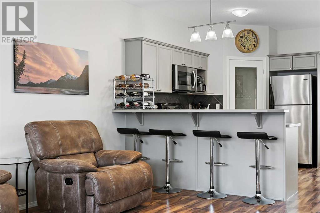 Property at 701, 703 Luxstone Square SW image 4
