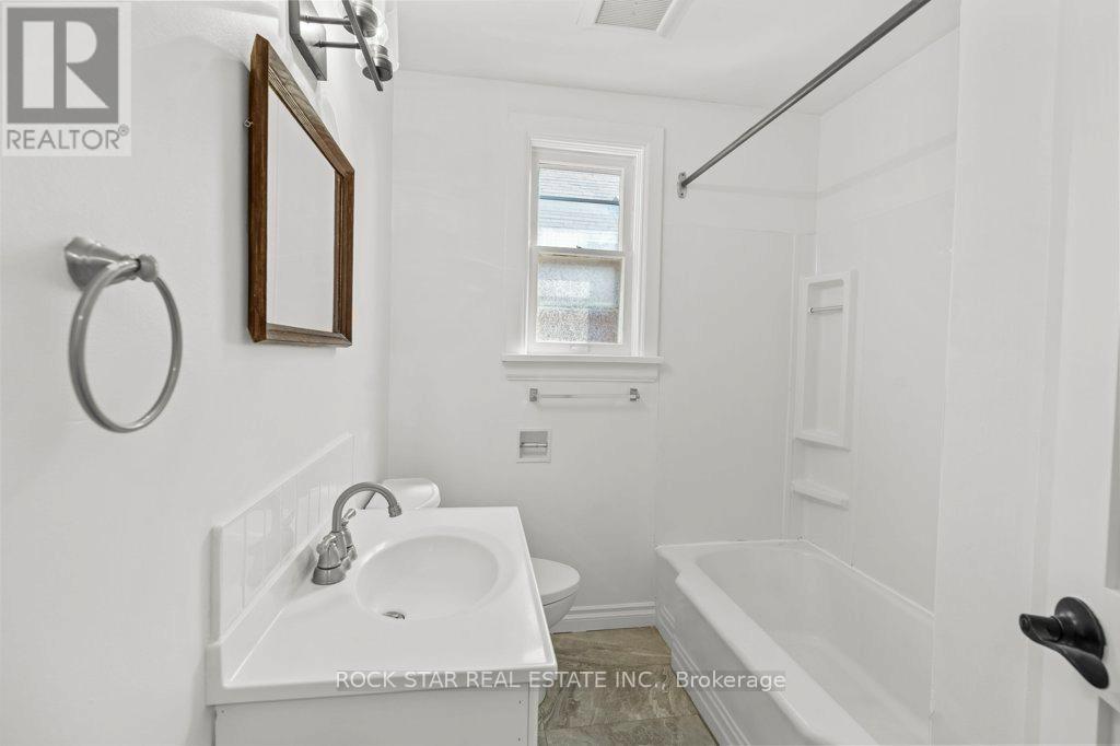 326 East 19th Street, Hamilton, Ontario  L9A 4S8 - Photo 15 - X12290679