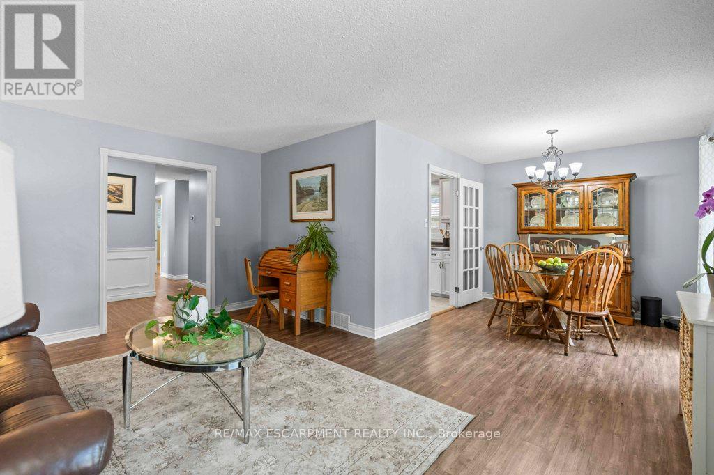 44 Cedarland Drive, Brantford, Ontario  N3R 6N7 - Photo 10 - X12290734