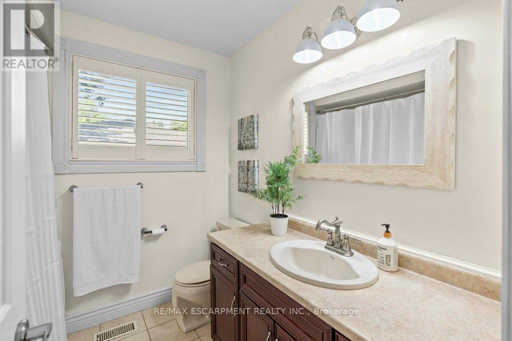 44 Cedarland Drive, Brantford, Ontario  N3R 6N7 - Photo 26 - X12290734