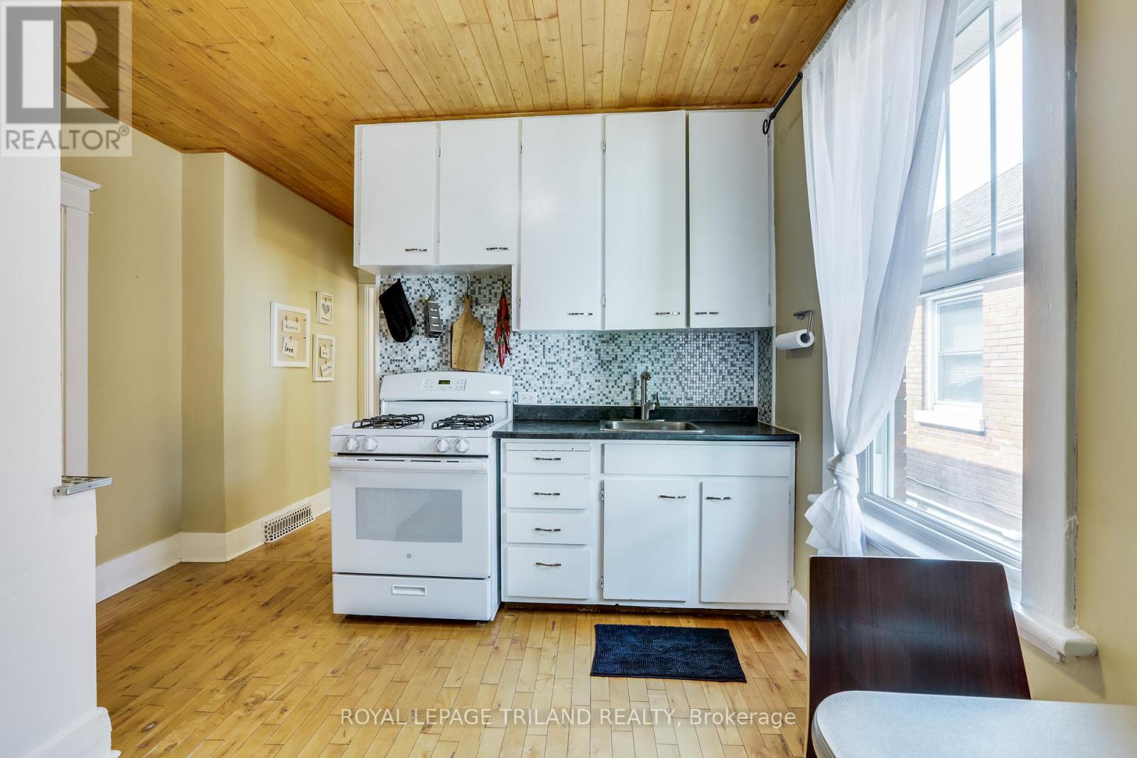 140 Emery Street E, London South, Ontario  N6C 2E1 - Photo 21 - X12290946