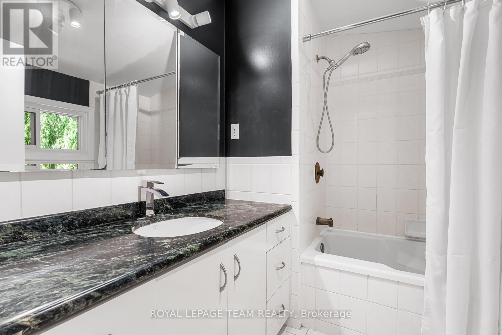53 Oriole Drive, Ottawa, Ontario  K1J 7E8 - Photo 15 - X12291009