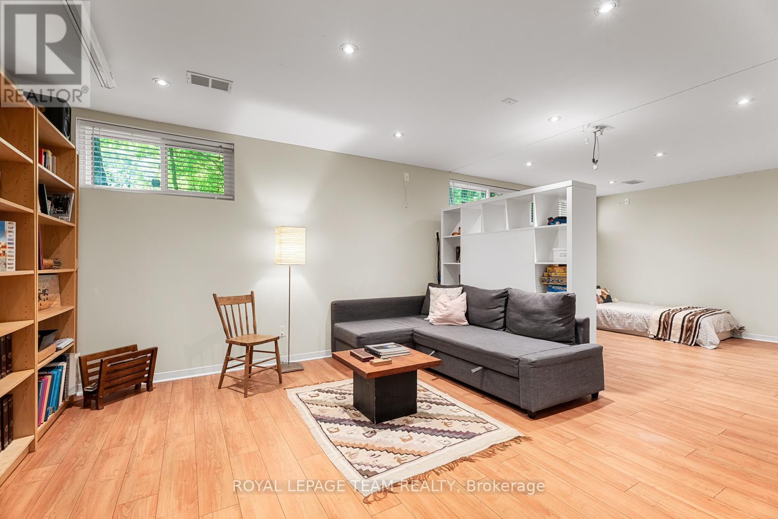 53 Oriole Drive, Ottawa, Ontario  K1J 7E8 - Photo 21 - X12291009
