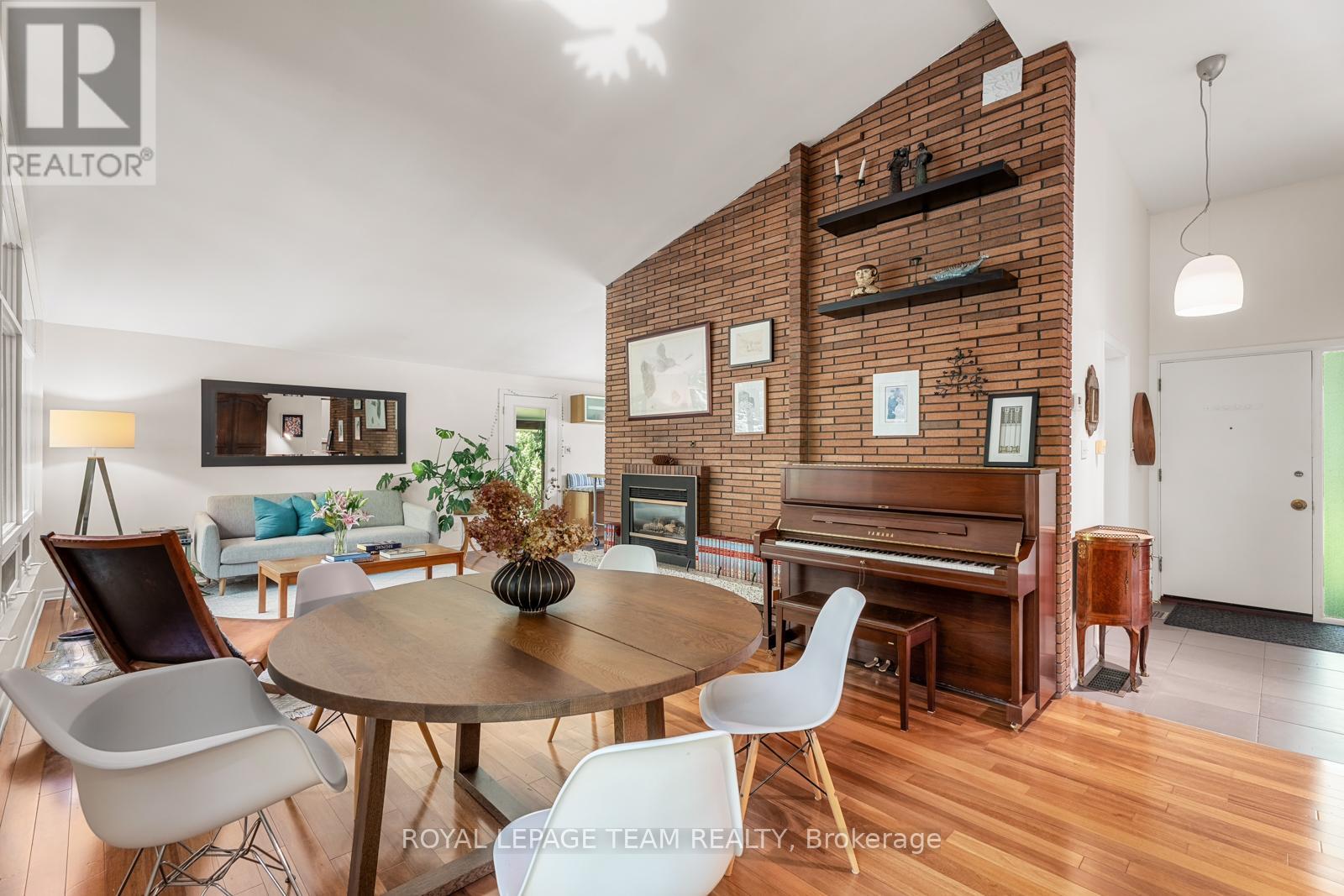 53 Oriole Drive, Ottawa, Ontario  K1J 7E8 - Photo 6 - X12291009