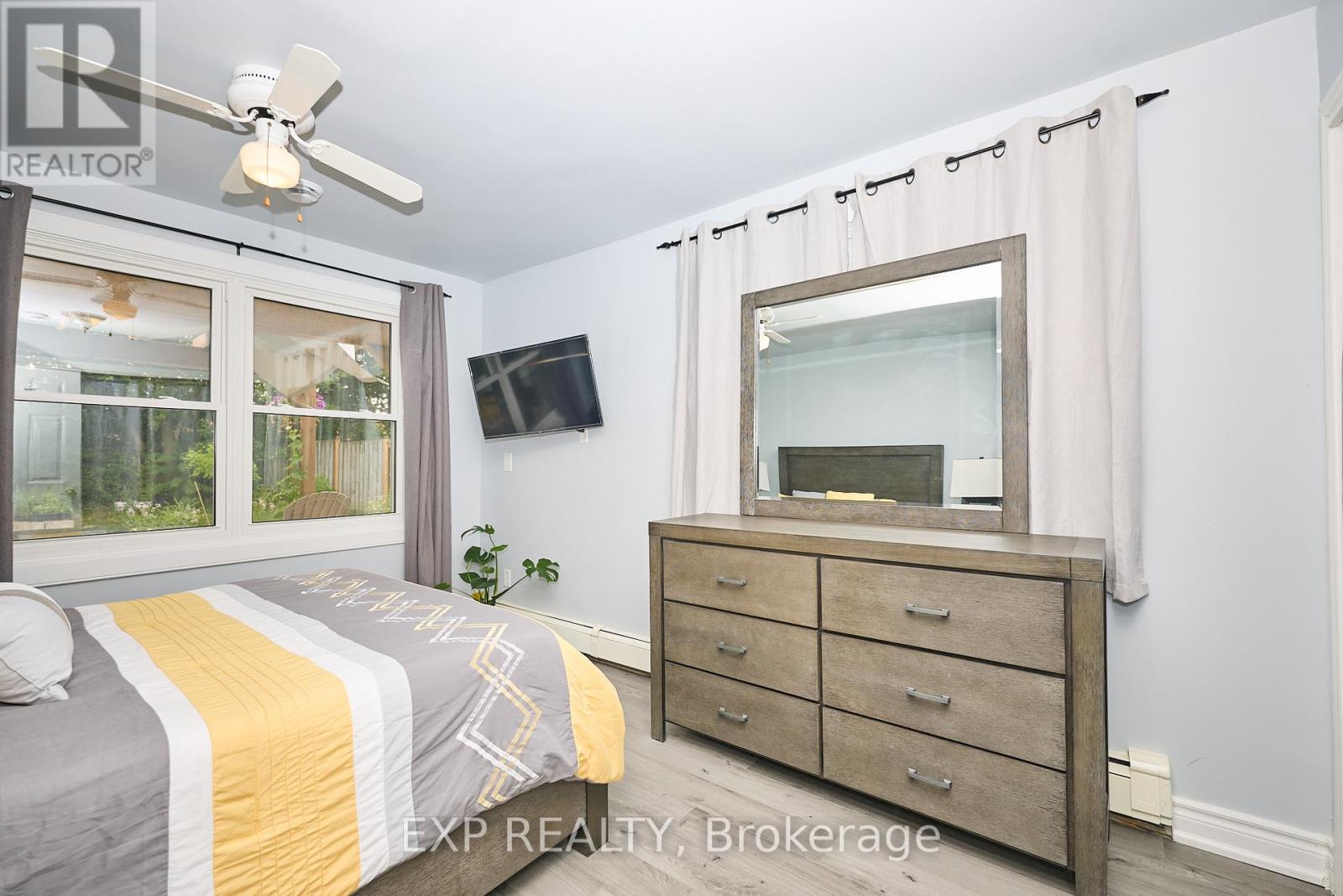 31 Woodrow Street, St. Catharines, Ontario  L2P 2A1 - Photo 11 - X12290994