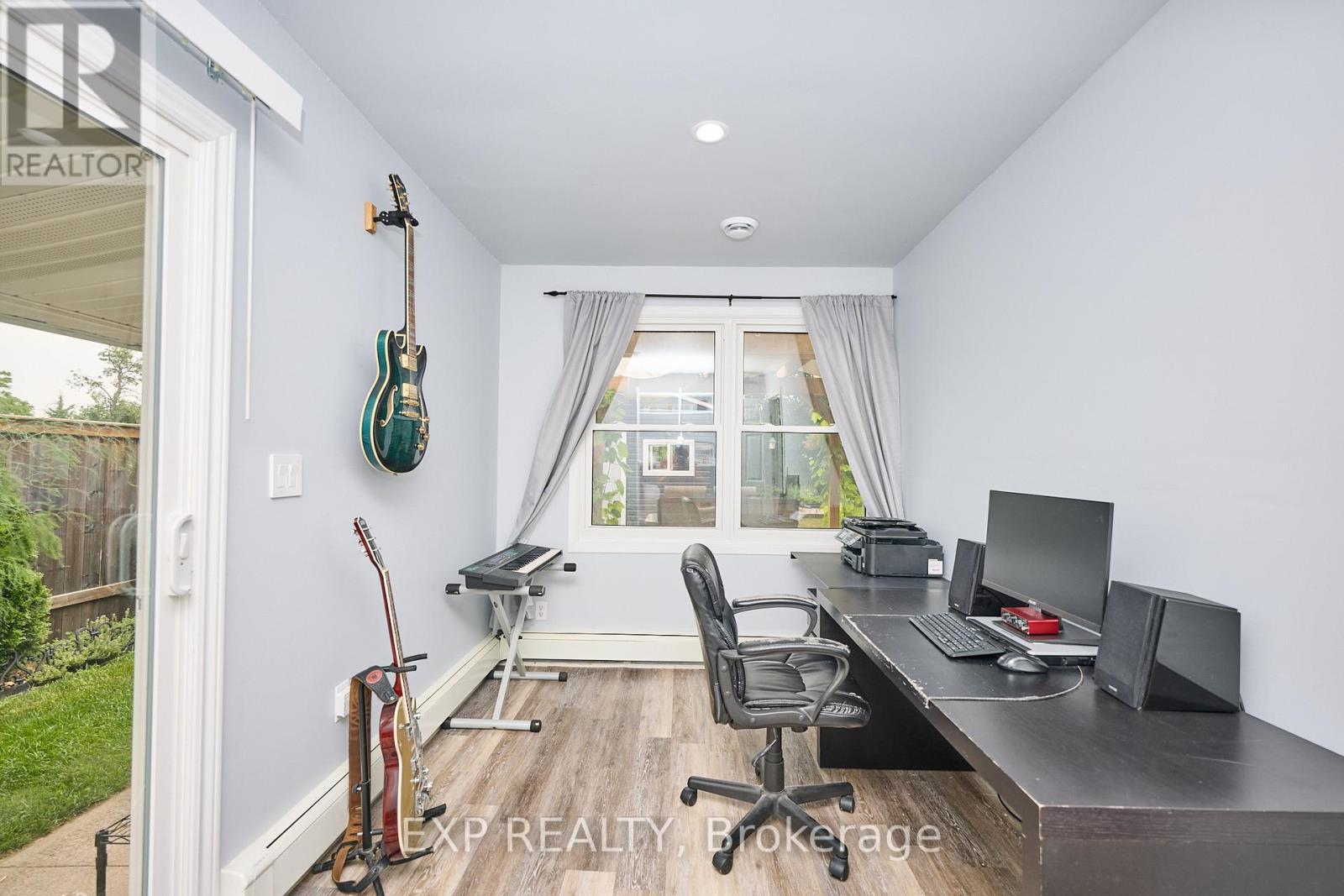 31 Woodrow Street, St. Catharines, Ontario  L2P 2A1 - Photo 12 - X12290994