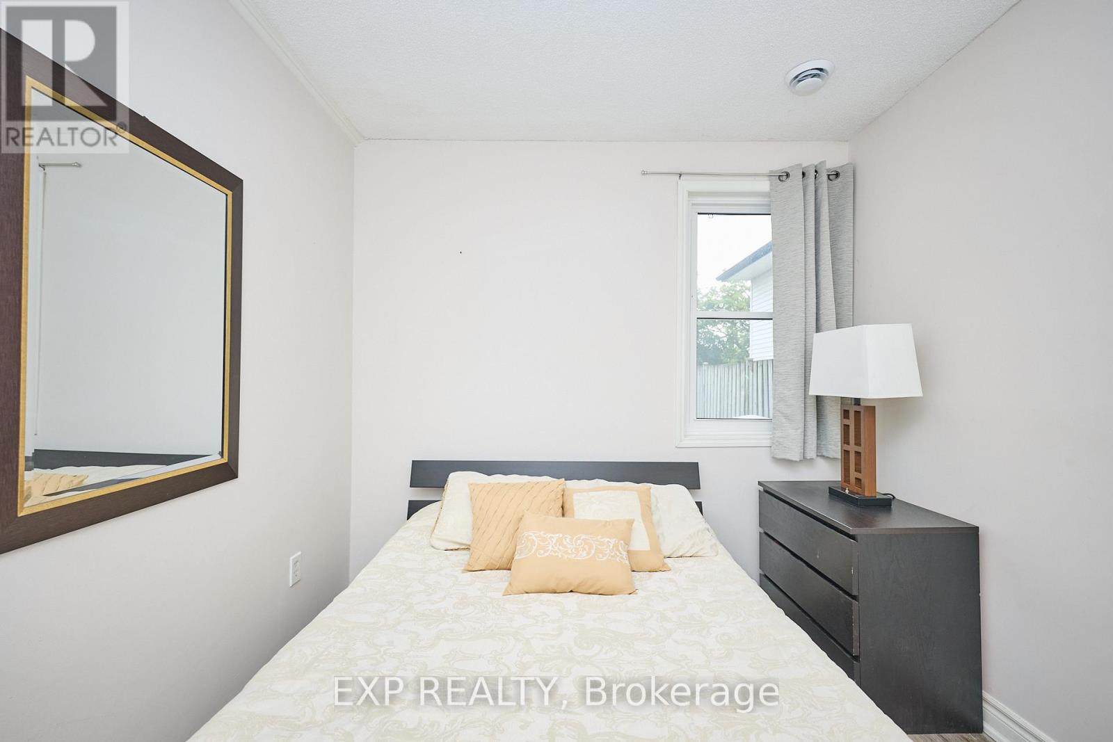 31 Woodrow Street, St. Catharines, Ontario  L2P 2A1 - Photo 16 - X12290994