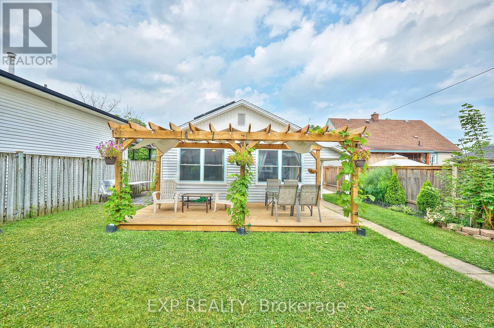31 Woodrow Street, St. Catharines, Ontario  L2P 2A1 - Photo 20 - X12290994