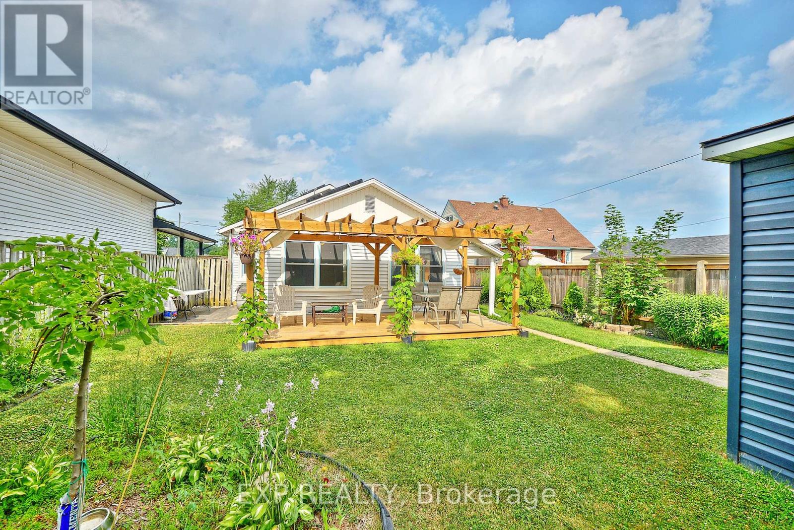 31 Woodrow Street, St. Catharines, Ontario  L2P 2A1 - Photo 21 - X12290994