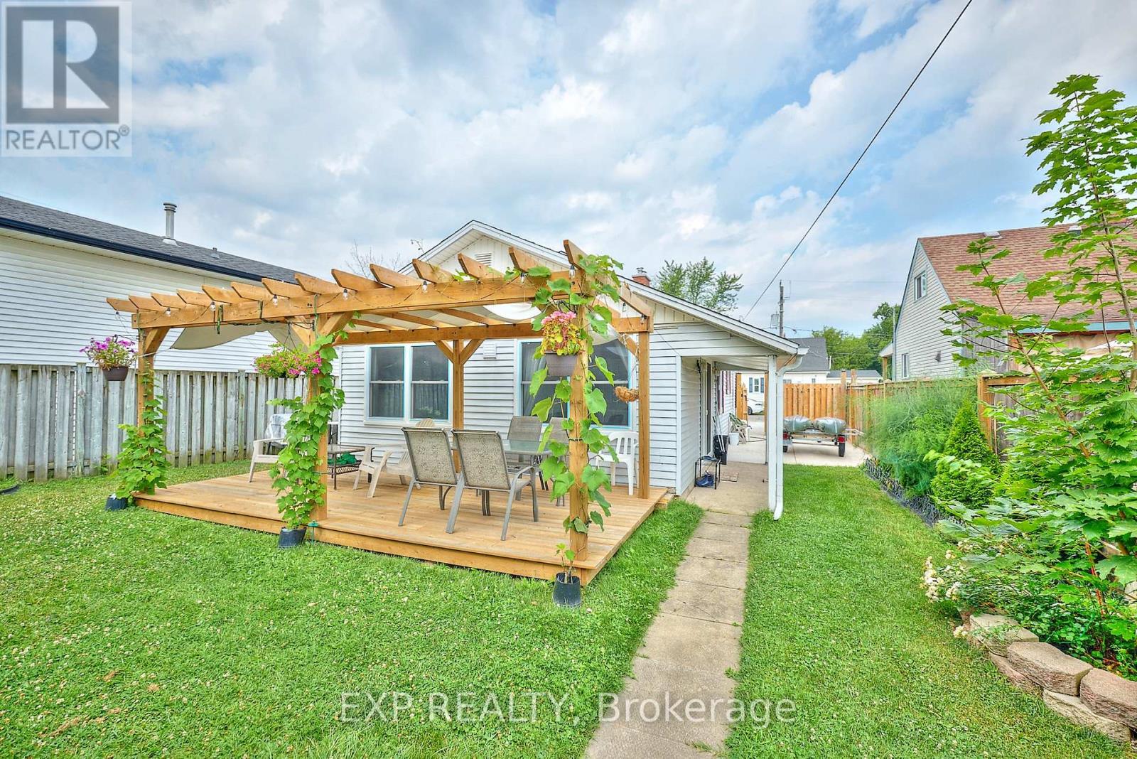 31 Woodrow Street, St. Catharines, Ontario  L2P 2A1 - Photo 26 - X12290994