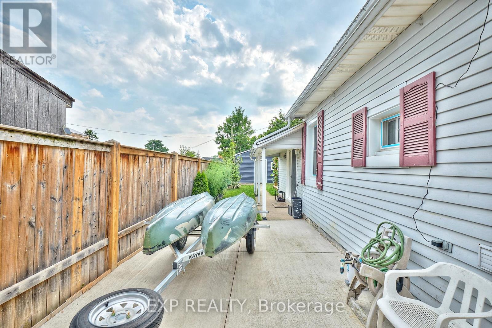 31 Woodrow Street, St. Catharines, Ontario  L2P 2A1 - Photo 27 - X12290994