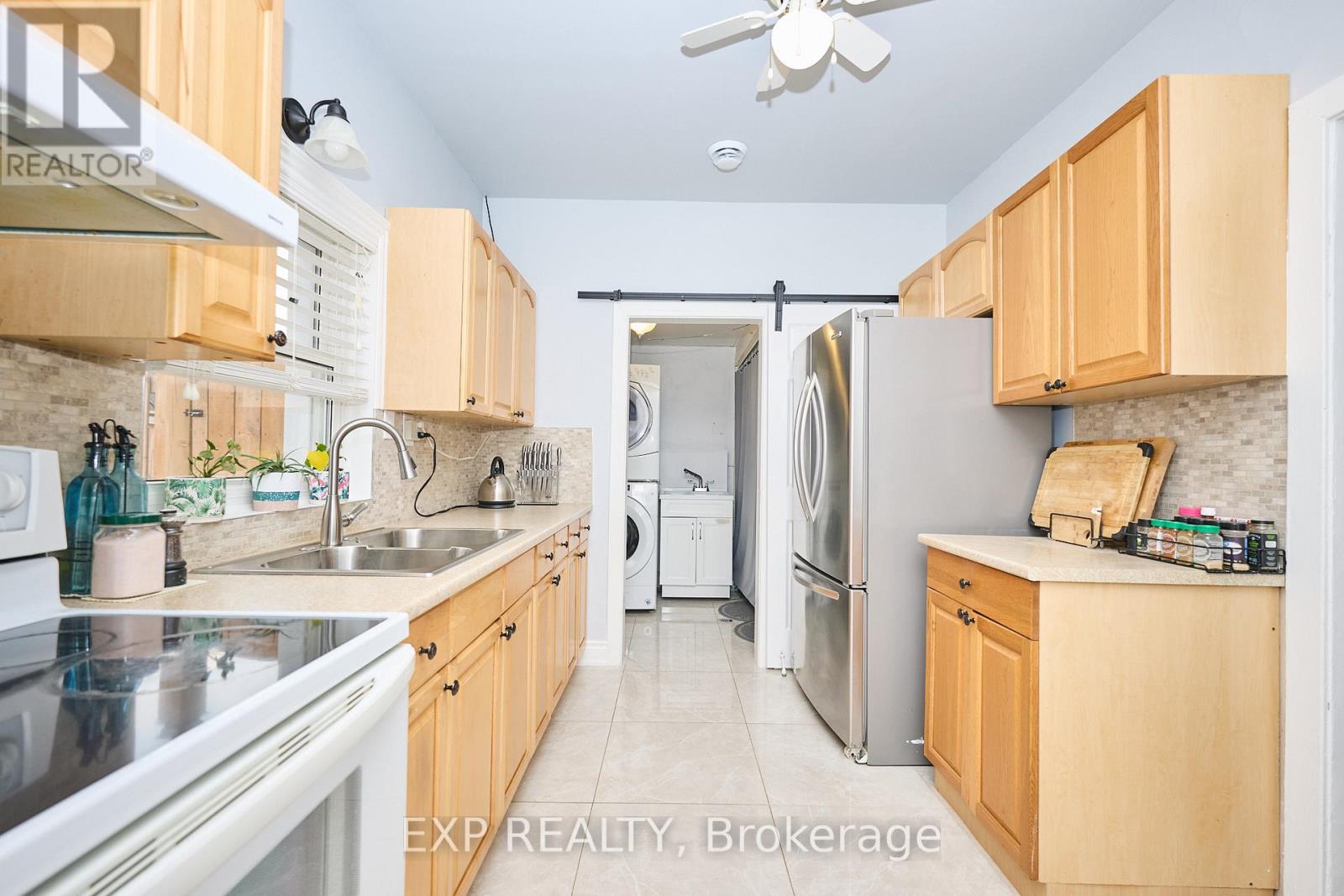 31 Woodrow Street, St. Catharines, Ontario  L2P 2A1 - Photo 7 - X12290994