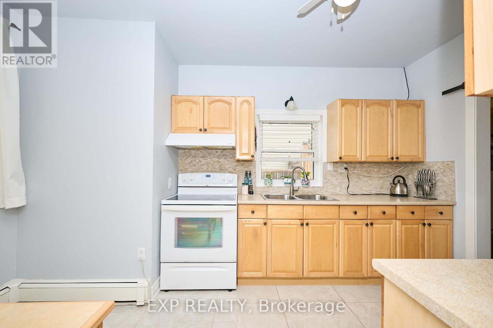 31 Woodrow Street, St. Catharines, Ontario  L2P 2A1 - Photo 9 - X12290994