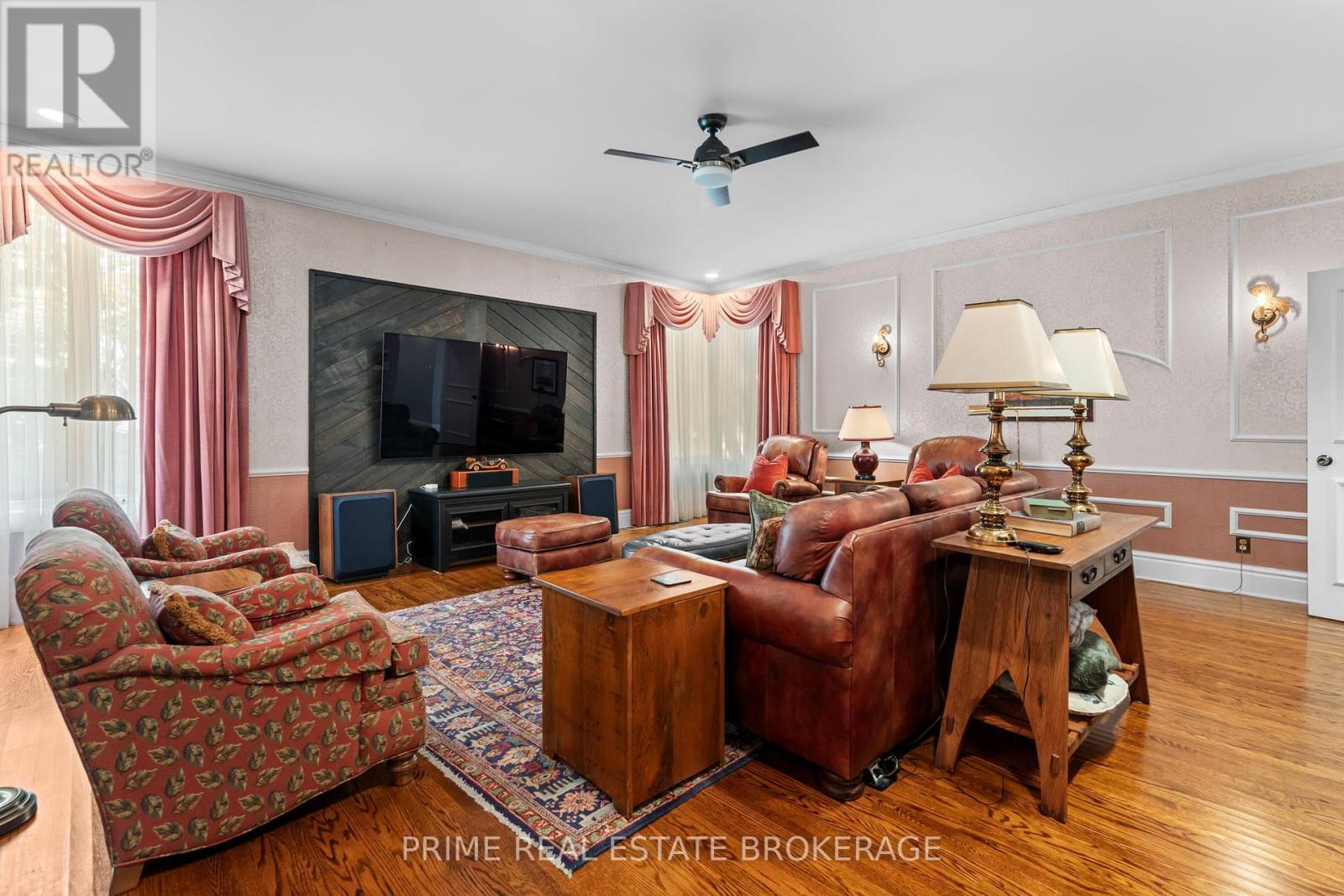 203 Riverside Drive, South Huron, Ontario  N0M 1S3 - Photo 20 - X12288006