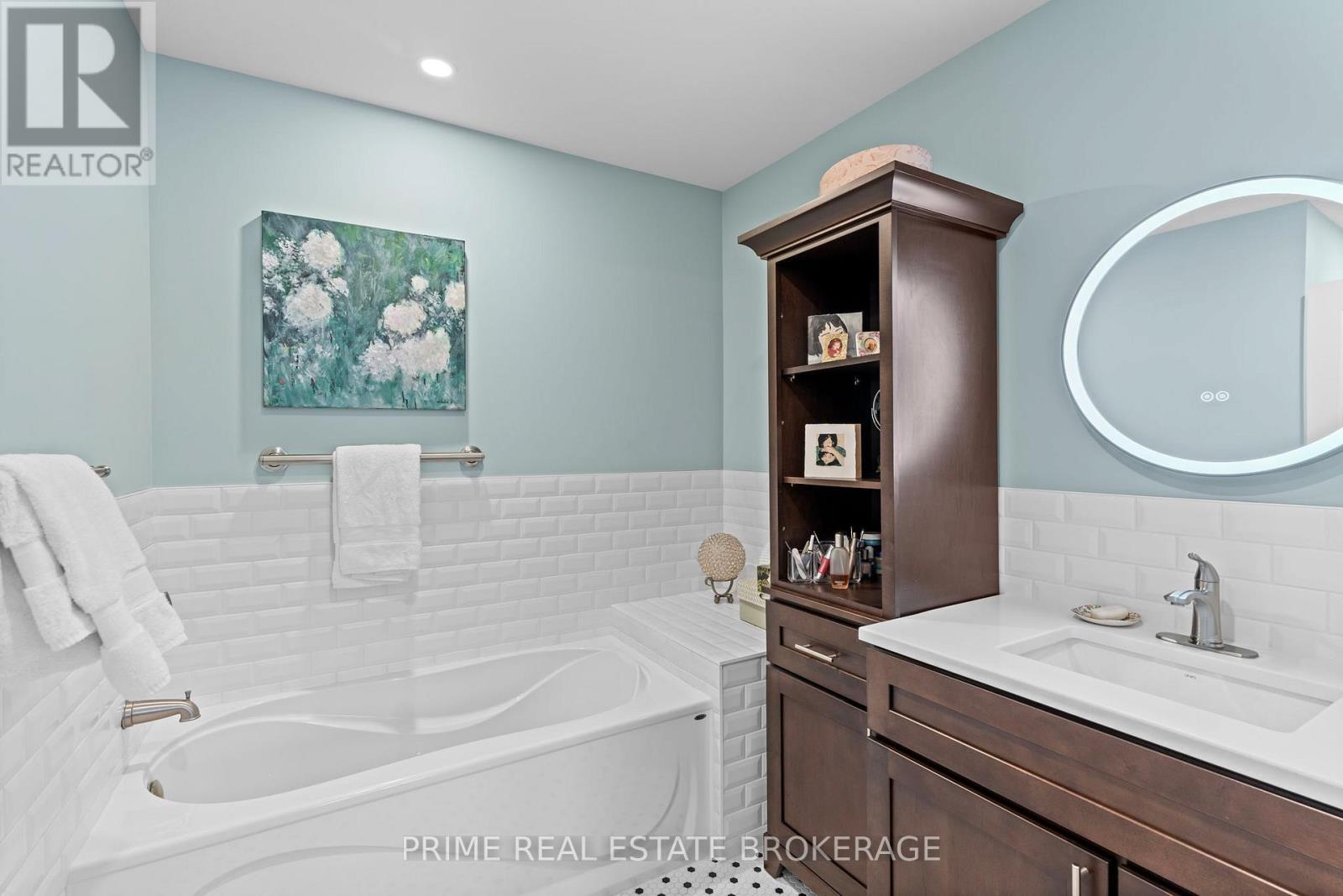 203 Riverside Drive, South Huron, Ontario  N0M 1S3 - Photo 34 - X12288006
