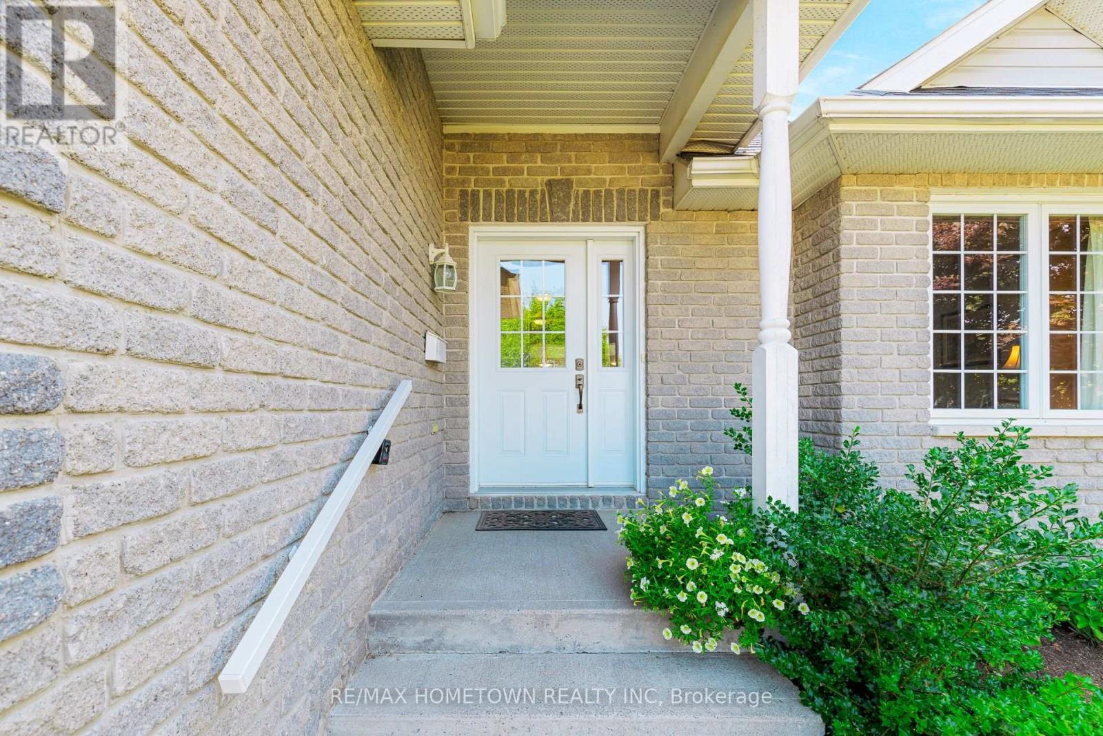 Property at 1026 CRESTWOOD DRIVE image 2