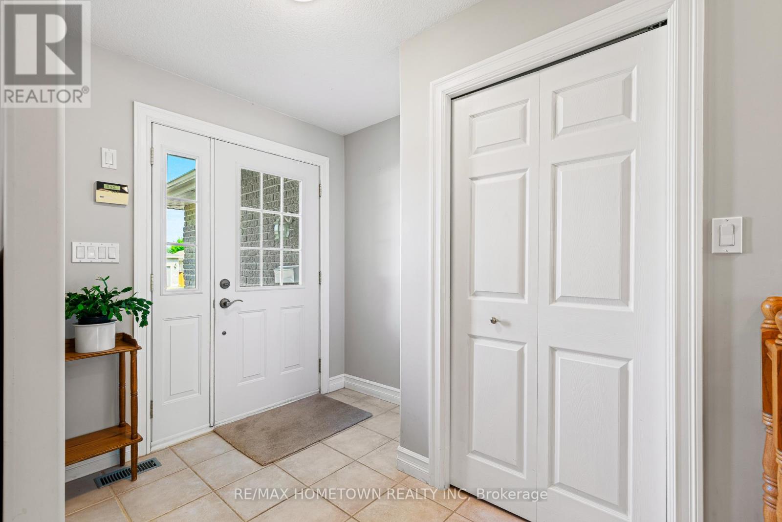 Property at 1026 CRESTWOOD DRIVE image 3