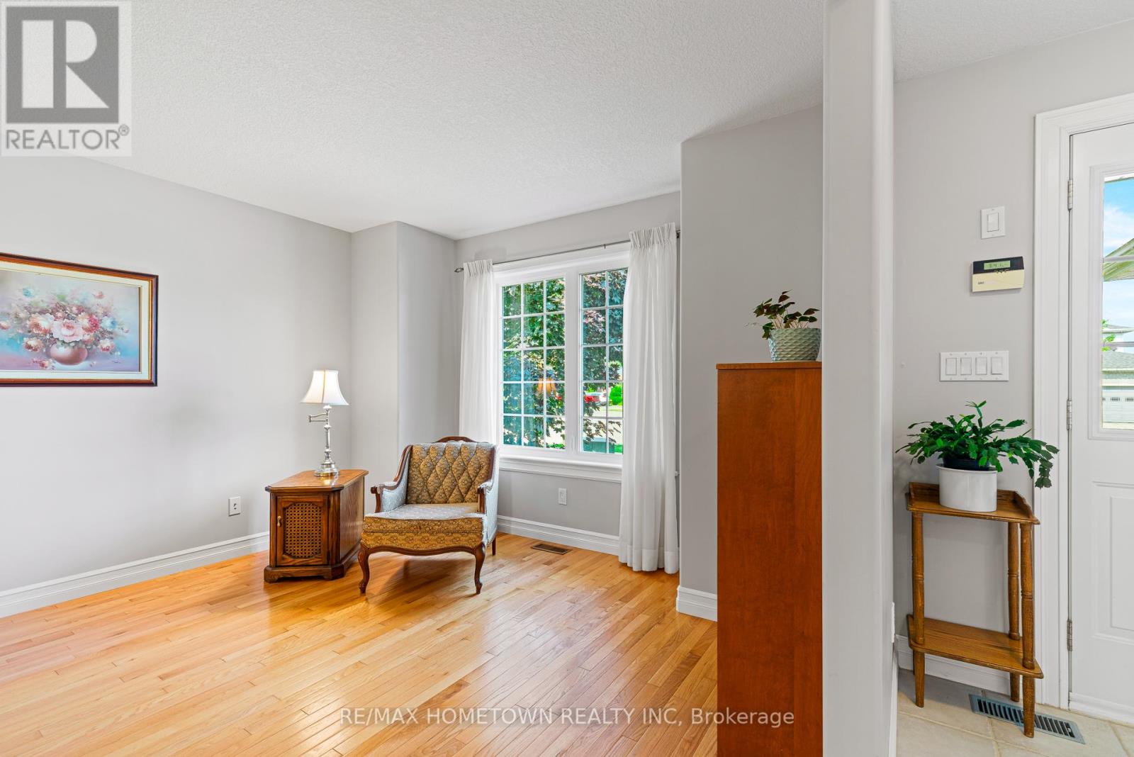 Property at 1026 CRESTWOOD DRIVE image 4