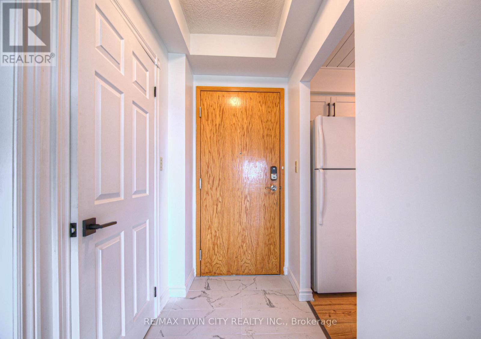 Property at 1207 - 237 KING STREET W image 3