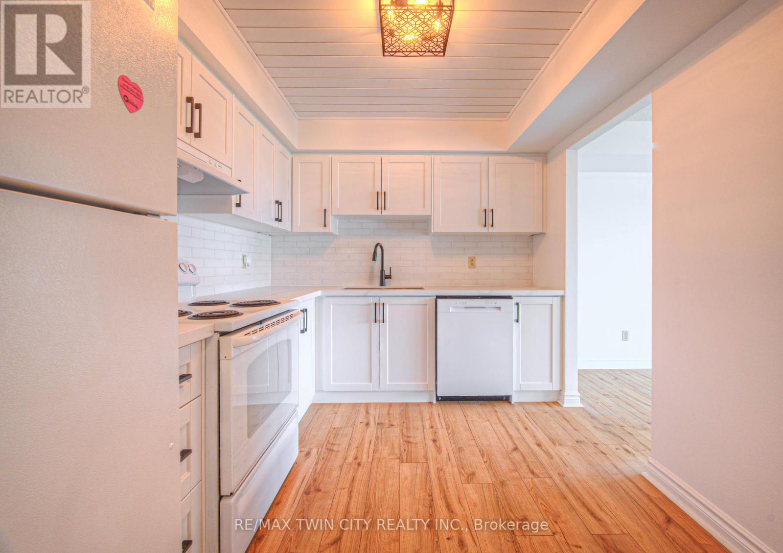 Property at 1207 - 237 KING STREET W image 4