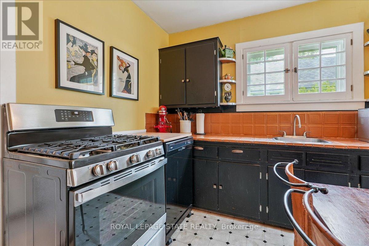94 Centre Street, Niagara-On-The-Lake, Ontario  L0S 1J0 - Photo 15 - X12290901