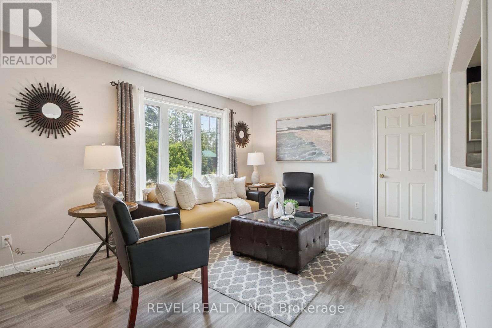 40 Greenwood Crescent, Kawartha Lakes, Ontario  K0M 2T0 - Photo 4 - X12290182